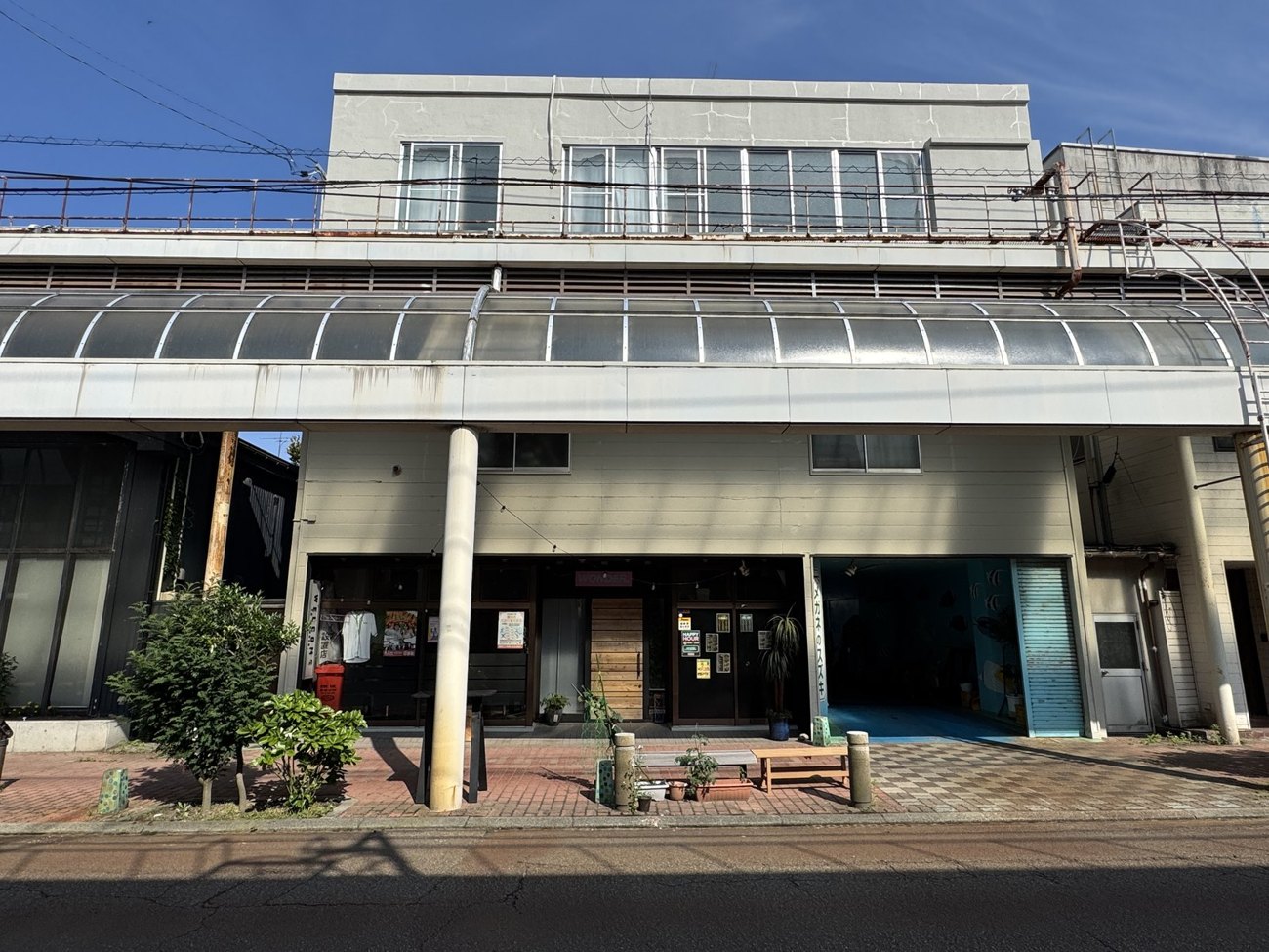 旧メガネのスズキの外観